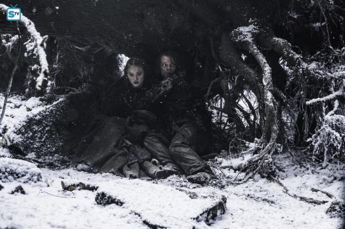 Theon og Sansa flygte fra jagten