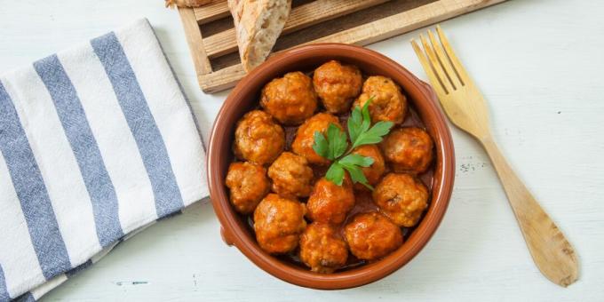 Frikadeller med tomatsauce