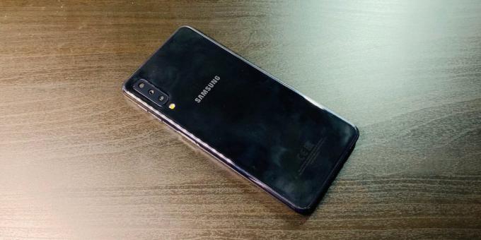 Samsung Galaxy A7: Bagpanel