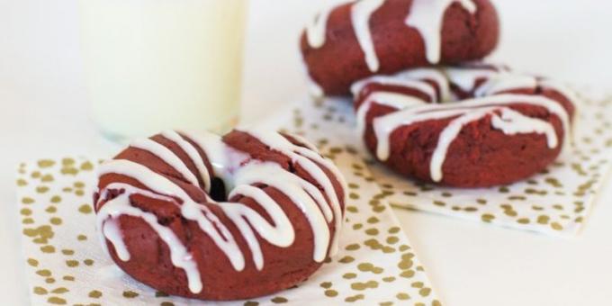 Opskrifter donuts: Donuts "Red Velvet" med en cremet glasur