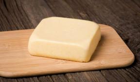 Hjemmelavet ost lavet af hytteost og mælk