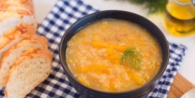 Tyk meatless suppe med linser og græskar