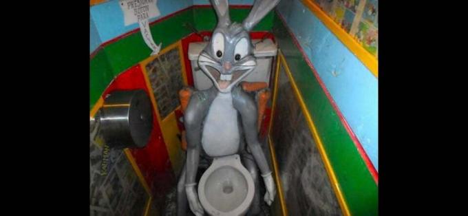 toilet med bugs bunny