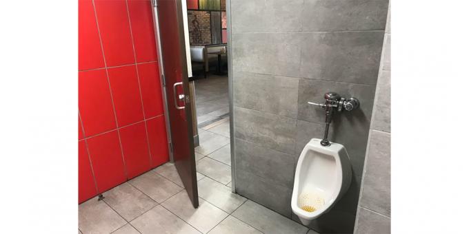 toilet i restauranten