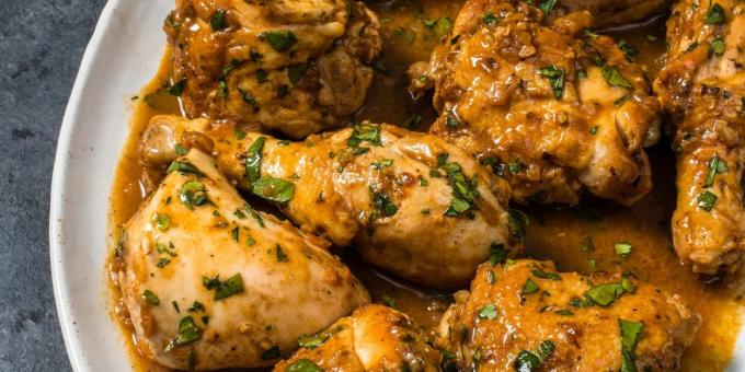 Kylling braiseret i fløde sauce: en simpel opskrift