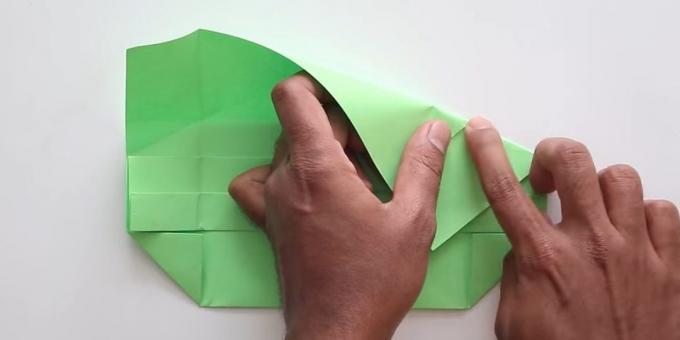 konvolut med hænderne uden lim: Fold højre side og markere de øverste folder