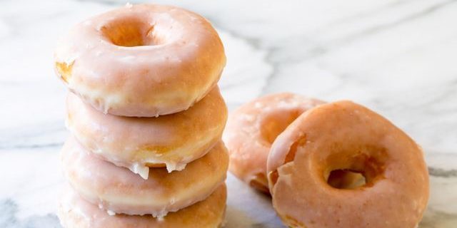 Donuts Opskrifter: Klassiske donuts med flormelis