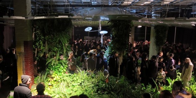 Hvordan vil den underjordiske park: den centrale del af lageret loftet prototype installeret og voksende urter