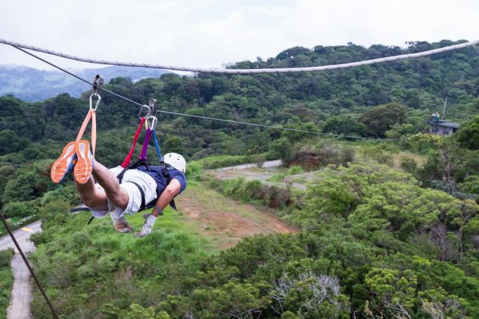 Hvor skal vi hen til en ferie: ziplayn over junglen i Costa Rica