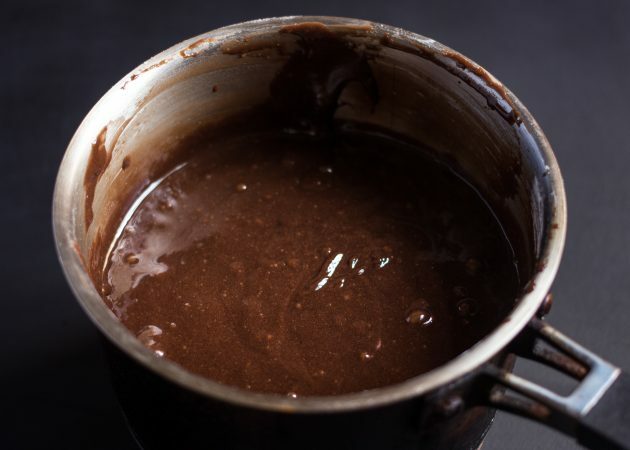 chokolade brownie opskrift: ikke ælt dejen for længe