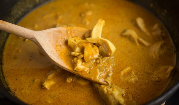 Buttered Indian Chicken: Lad låget være på for en rigere sauce