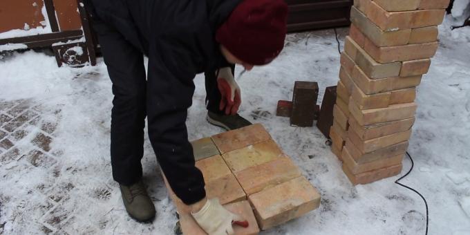 Sådan laver du en tandoor med dine egne hænder: Dæk metallet med et kontinuerligt lag på otte mursten