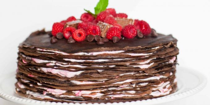 Opskrifter: pandekage kage med kakao og bær