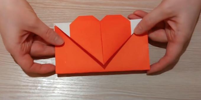 Hvordan laver en konvolut med tallene i kunsten at origami