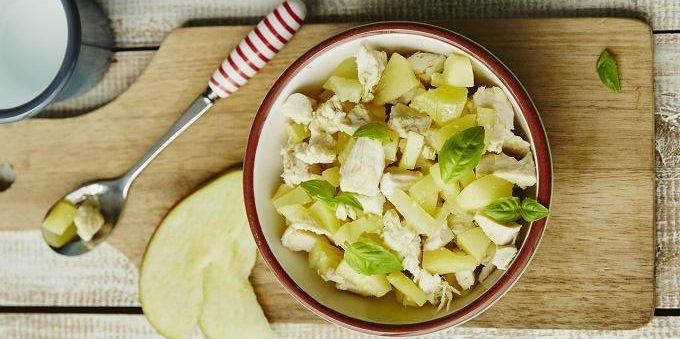 Opskrifter med æbler: Salat med æbler og kylling