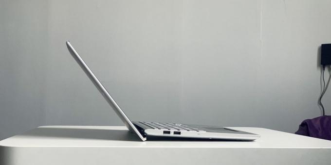 Asus VivoBook S15 S532FL: åbningsvinklen af ​​låg