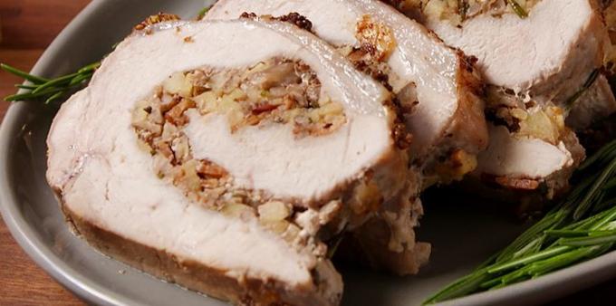 Opskrifter med svinekød: svinekød proppet med bacon, æbler og nødder