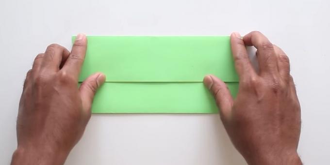 konvolut med hænderne uden lim: fold den øverste del