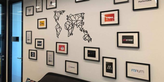 Viktor Zakharchenko: Wall med logoer