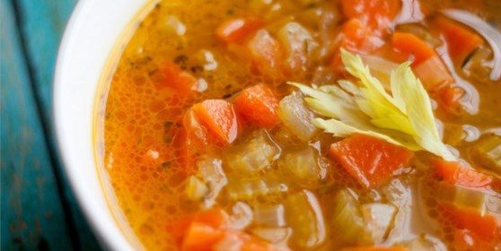 Suppe af selleri med gulerødder og hvidvin