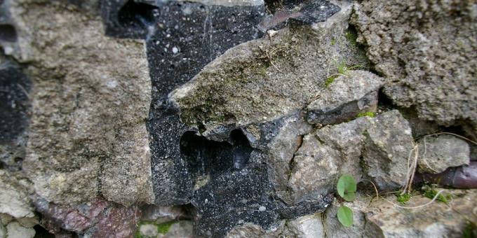 Ancient Civilization Technologies: Wall Fragment i Saint-Suzanne, Mayenne, Frankrig