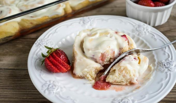 Jordbær, kanel og smørcreme scones