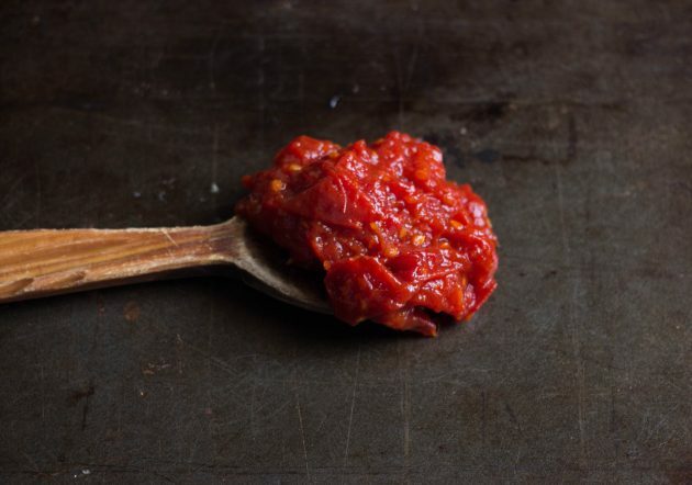 Tomatsyltetøj: Lad tomaterne stå på bålet i cirka halvanden time
