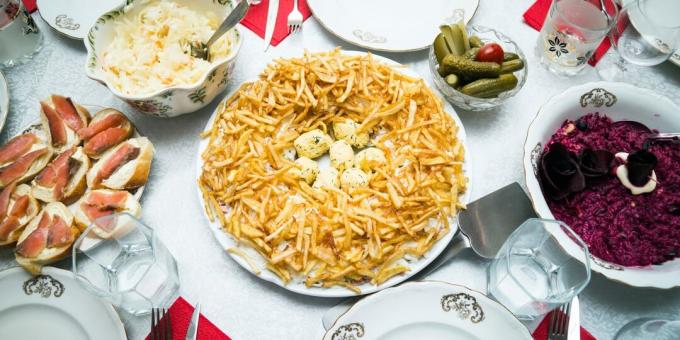 Capercaillie's Nest-salat med kyllingebryst og skinke: en simpel opskrift