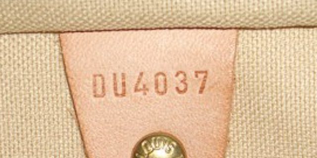 Original og falske Louis Vuitton håndtasker: indvendig skal være stemplet serienummer