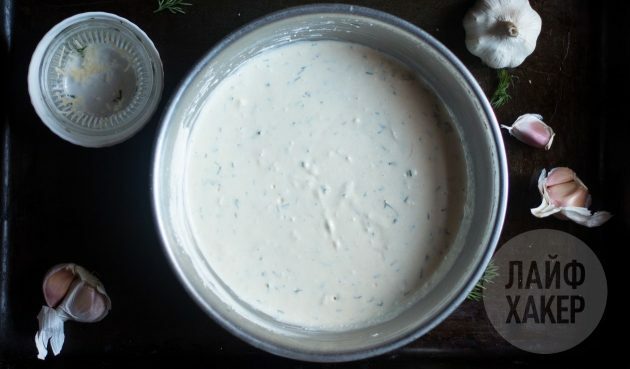 Sådan laver du en ostemasse soufflé: sæt tilsætningsstoffer i blandingen