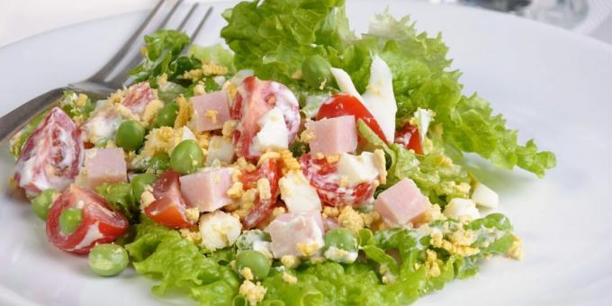 Salat med skinke og grønne ærter