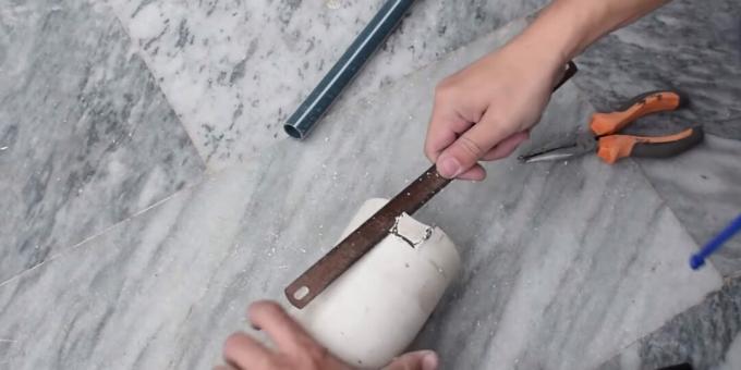 Sådan laver du et DIY -springvand: klargør det første kloakrør