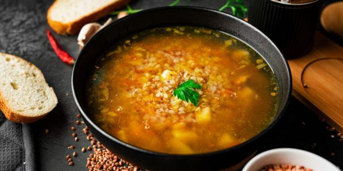 Suppe med boghvede og gryderet