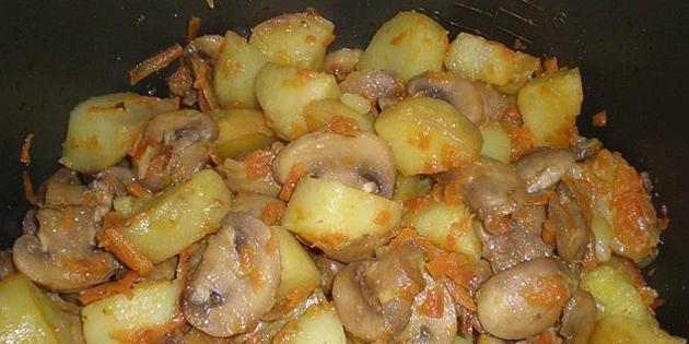 Kartofler, stuvet kylling og svampe i multivarka