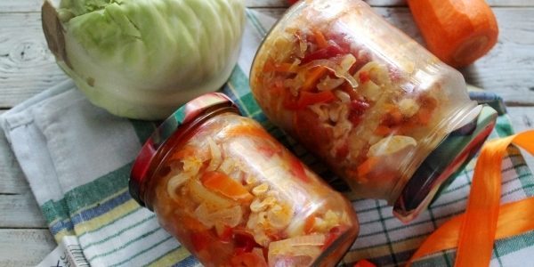 Salater af kål til vinteren: Kål salat med tomat og peber