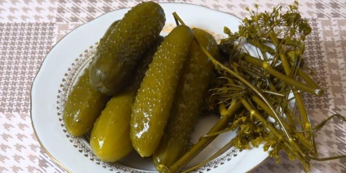 Sådan lage agurker: pickles med rugbrød
