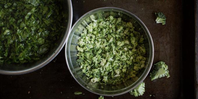 koteletter med broccoli: broccoli og spinat