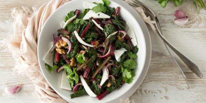 Rødbedegrøn salat med feta og nødder