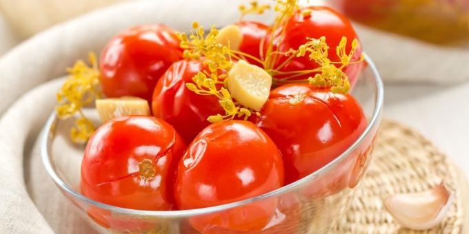 Sådan lage tomater, hvidløg, peberrod og sennep korn