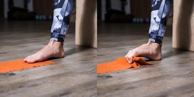 Øvelser til flade fødder: Pulling håndklæde