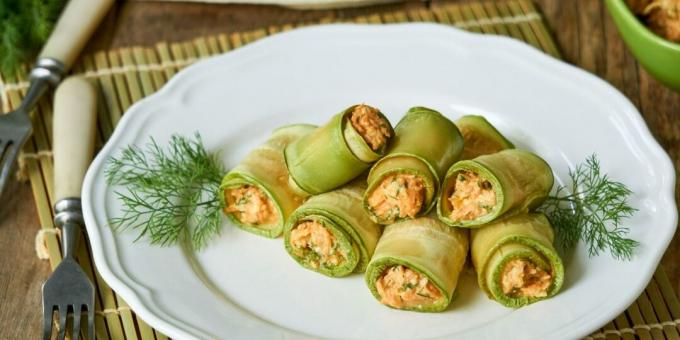 Zucchini ruller med ost, gulerødder og æg