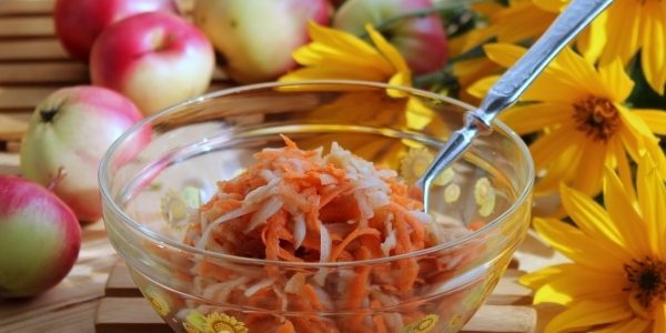 Artiskok opskrifter: Søde salat med jordskok, æble og gulerod