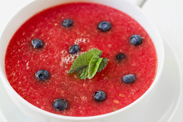 Vandmelon suppe med basilikum