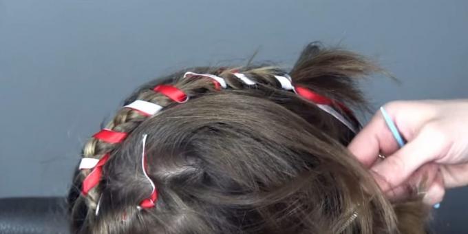 Nye frisurer for piger: wrap farvebånd alle fletning