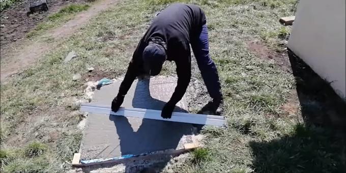 Sådan laver du en tandoor med dine egne hænder: Læg et armeringsnet og fyld med beton