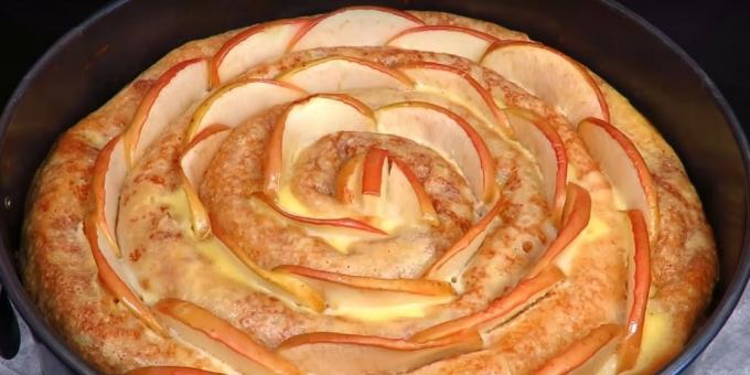Opskrifter: pandekage kage med hytteost og æble udstopning