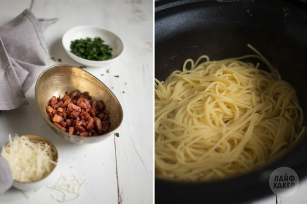 Sådan laver du carbonara pasta: sauté bacon og kog spaghetti