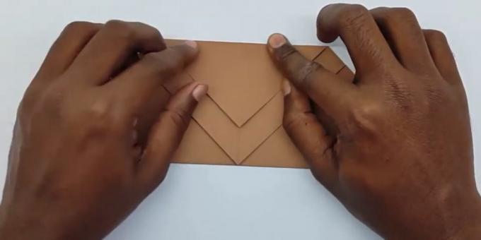 hvordan man laver en konvolut fold det bageste hjørne