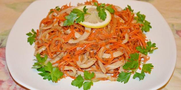 Salat med blæksprutte og koreanske gulerod 