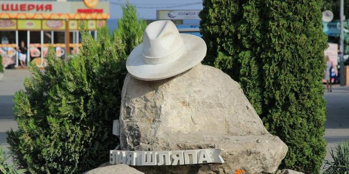 Seværdigheder i Anapa: monument til den hvide hat